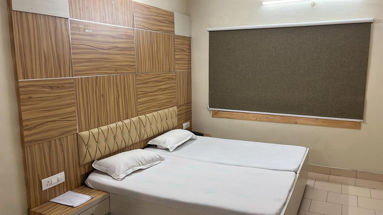 波普斯餐厅酒店 Pālampur 外观 照片