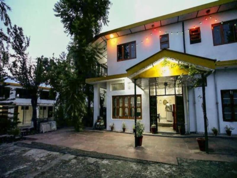 波普斯餐厅酒店 Pālampur 外观 照片