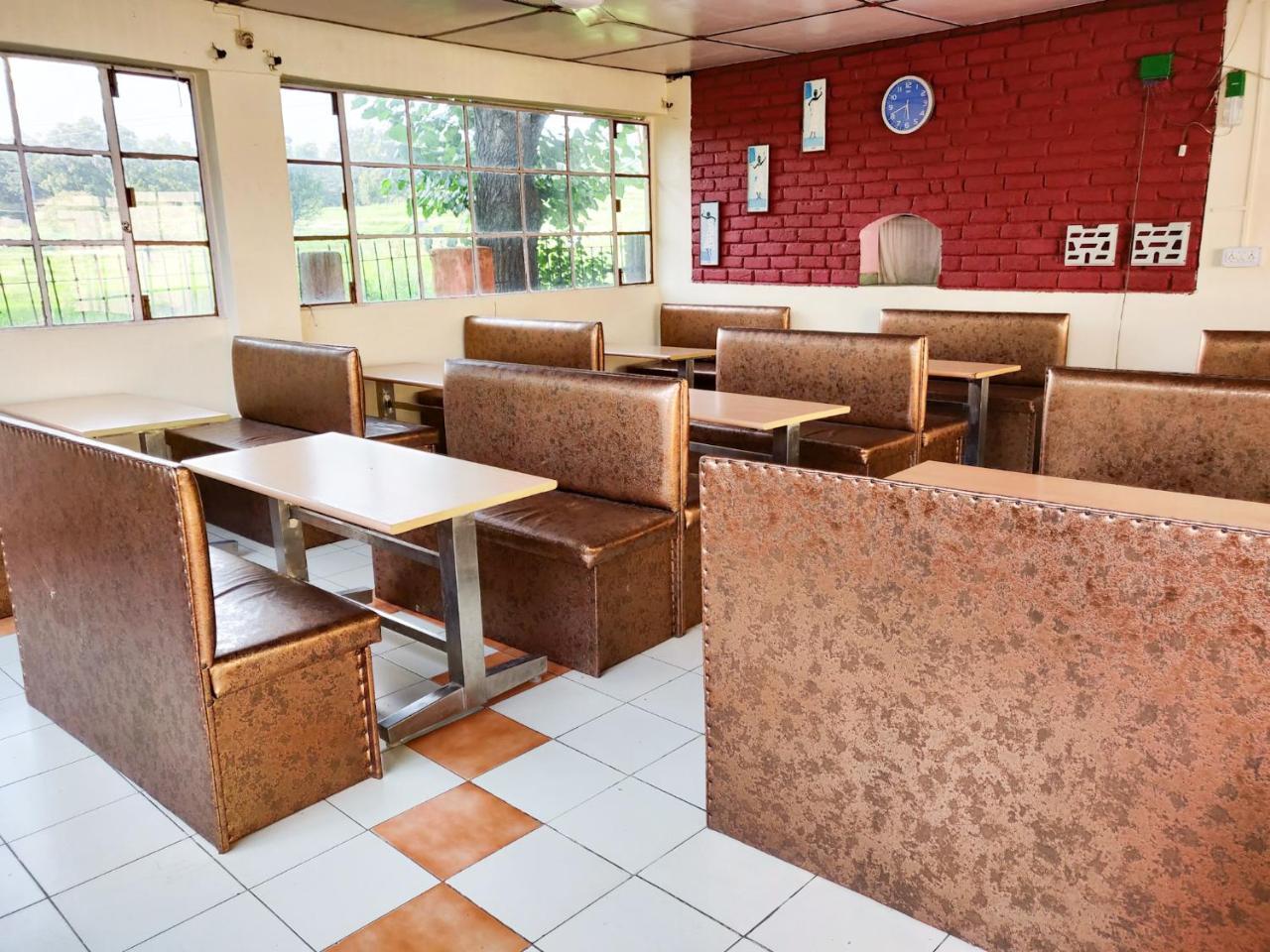 波普斯餐厅酒店 Pālampur 外观 照片